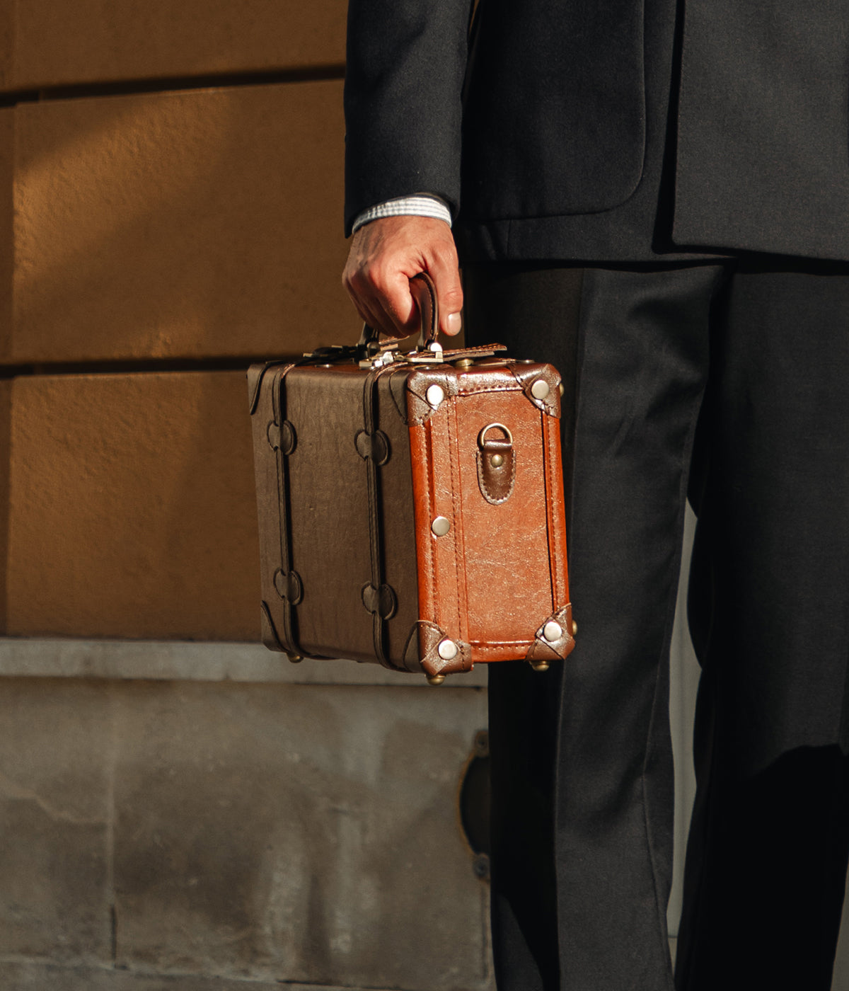 Minimalism Briefcase - Caramel Brown's