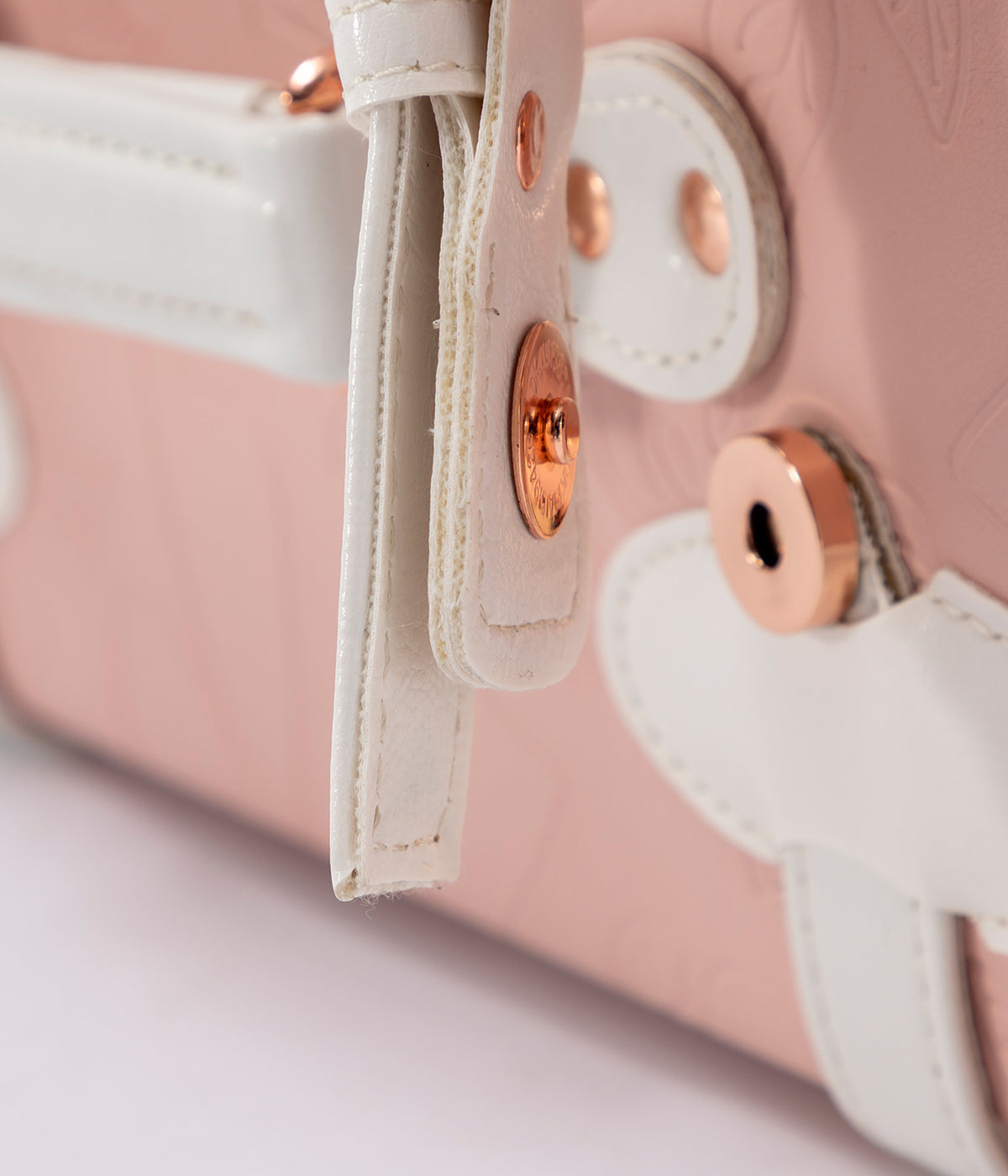 SarahFace XL Check-in - Embossed Pink's