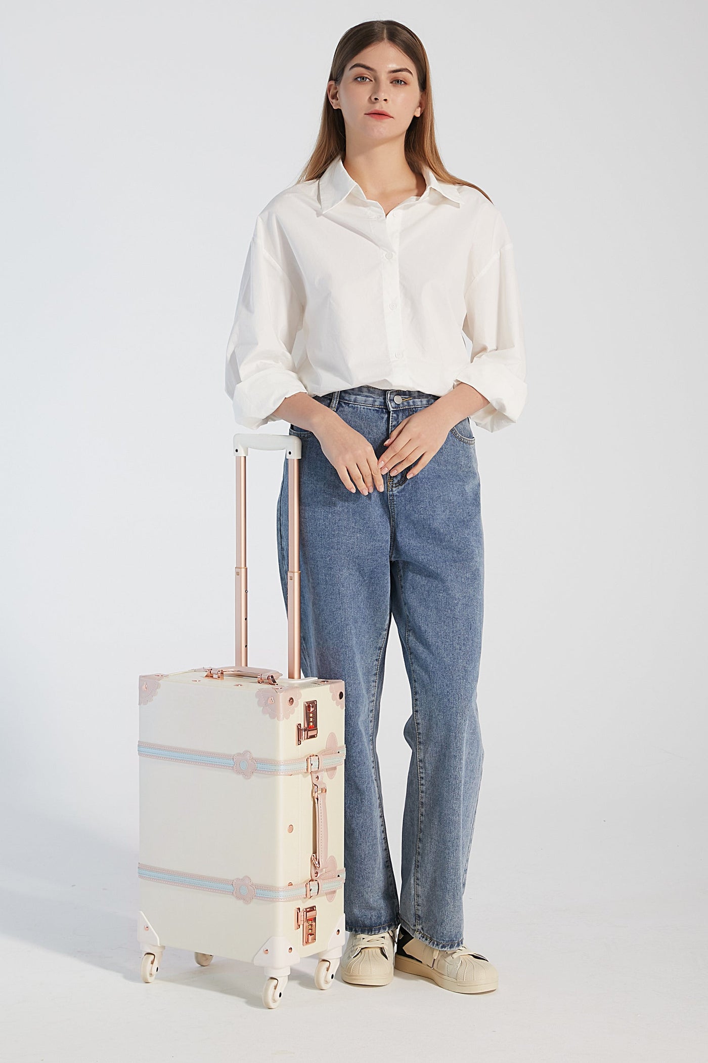 SarahFace Spinner Suitcase - Cream White's